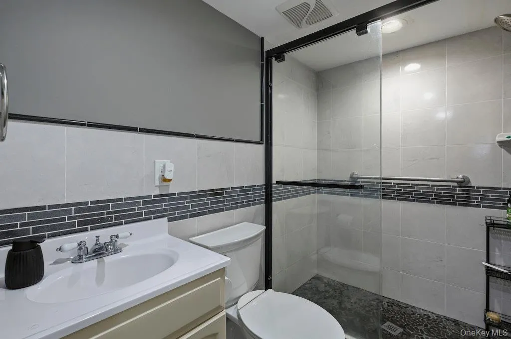 1 Whispering Court, Huntington, NY, 7 Bedrooms Bedrooms, 13 Rooms Rooms,4 BathroomsBathrooms,Residential,For Rent,Whispering,0,998921 1 Whispering Court, Huntington, NY, 7 Bedrooms Bedrooms, 13 Rooms Rooms,4 BathroomsBathrooms,Residential,For Rent,Whispering,0,998921