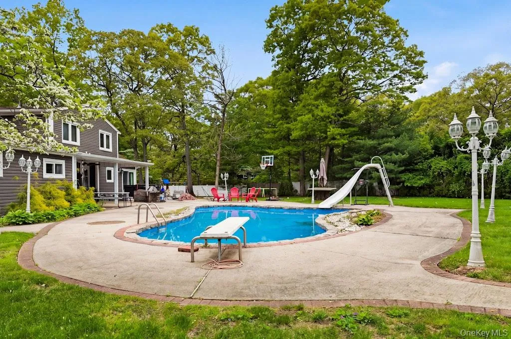 1 Whispering Court, Huntington, NY, 7 Bedrooms Bedrooms, 13 Rooms Rooms,4 BathroomsBathrooms,Residential,For Rent,Whispering,0,998921 1 Whispering Court, Huntington, NY, 7 Bedrooms Bedrooms, 13 Rooms Rooms,4 BathroomsBathrooms,Residential,For Rent,Whispering,0,998921
