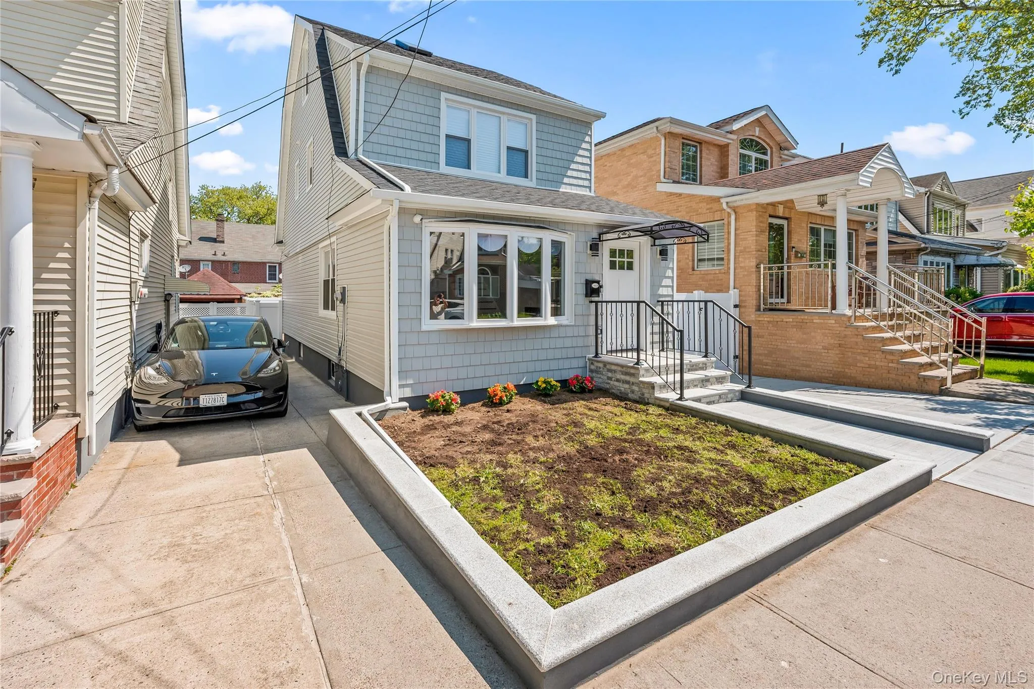 Beautiful Front Flower Bed Designed with Granite Accents Beautiful Front Flower Bed Designed with Granite Accents