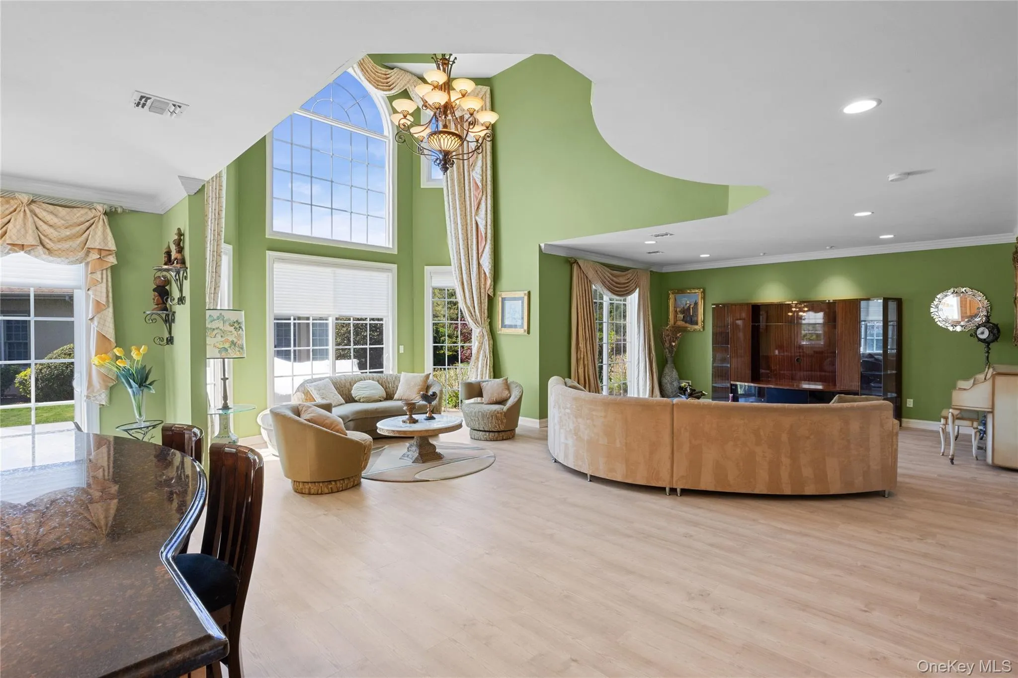 High Ceilings! High Ceilings!