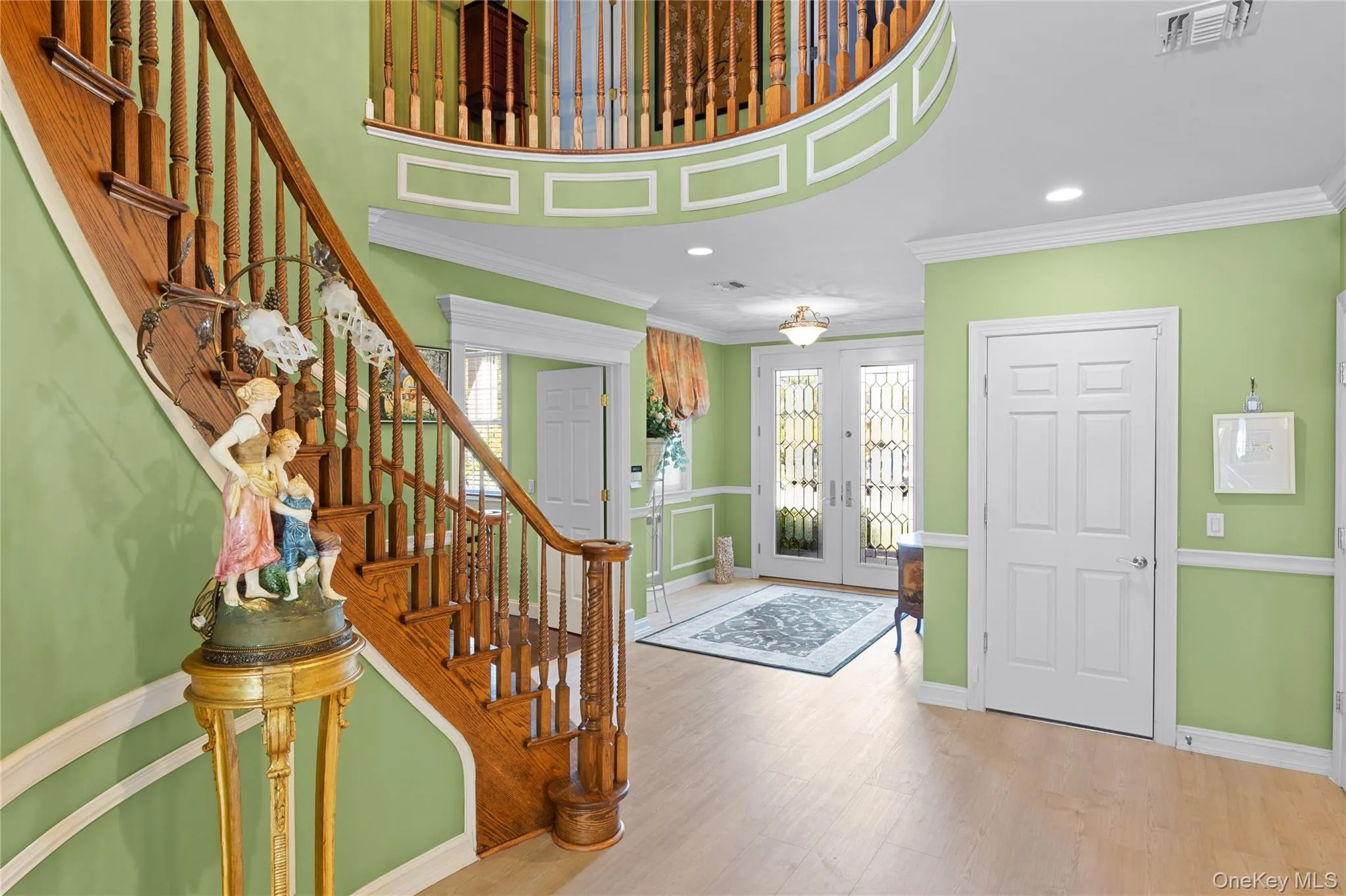 Dramatic Entryway Dramatic Entryway