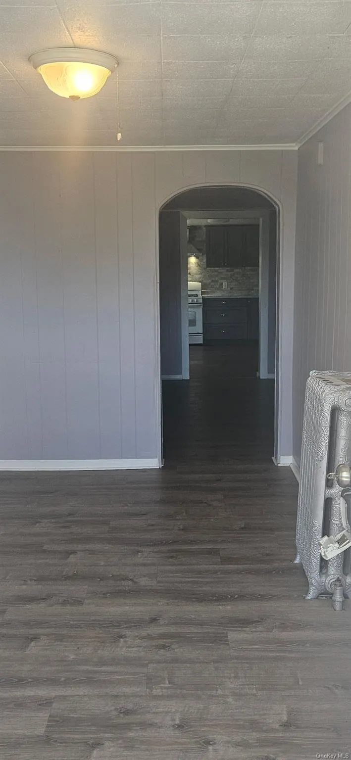 Roomy entrance foyer Roomy entrance foyer