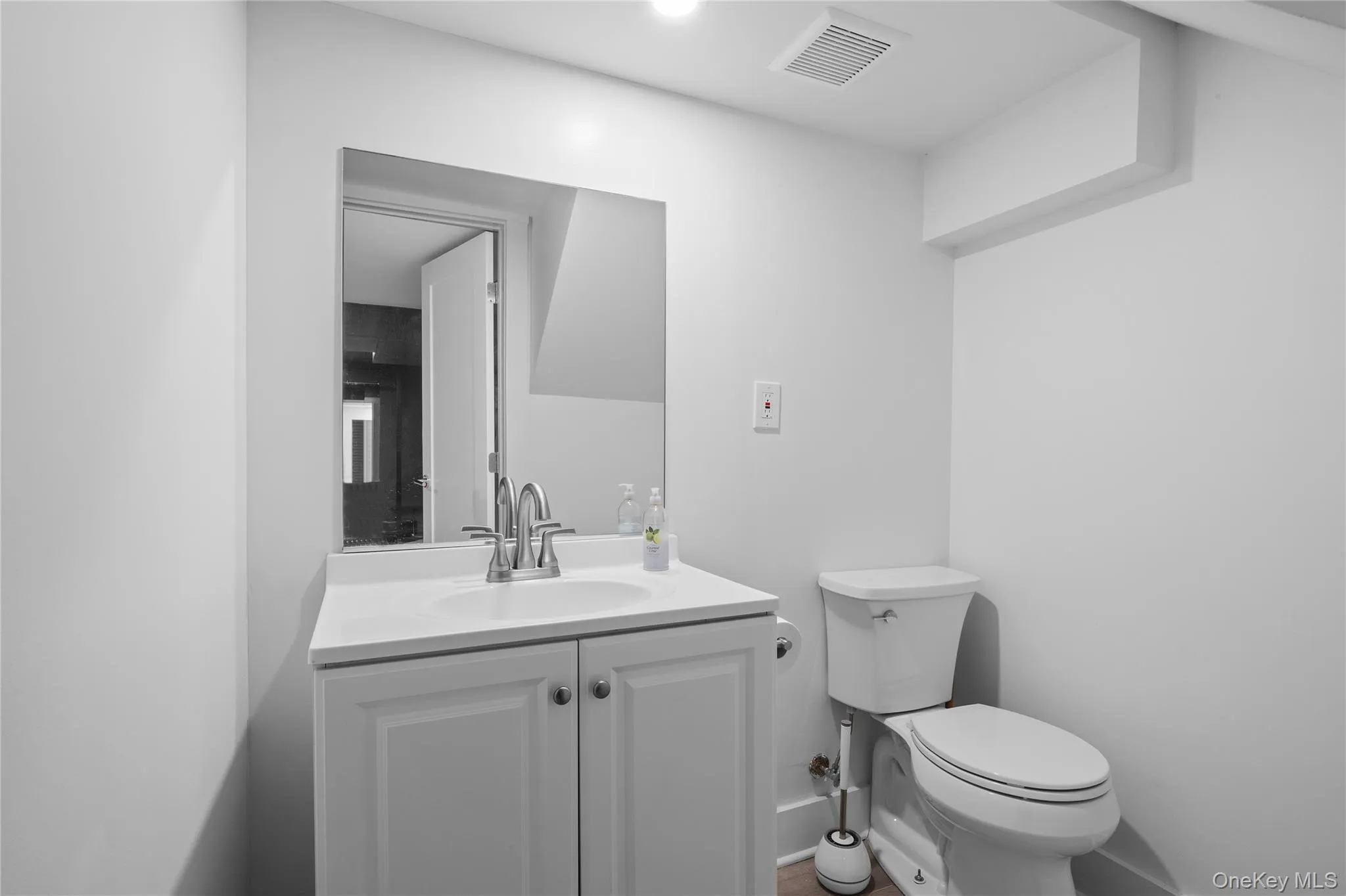 8 Piper Place, Oyster Bay, NY, 4 Bedrooms Bedrooms, 11 Rooms Rooms,3 BathroomsBathrooms,Residential,For Rent,Piper,0,998955 8 Piper Place, Oyster Bay, NY, 4 Bedrooms Bedrooms, 11 Rooms Rooms,3 BathroomsBathrooms,Residential,For Rent,Piper,0,998955