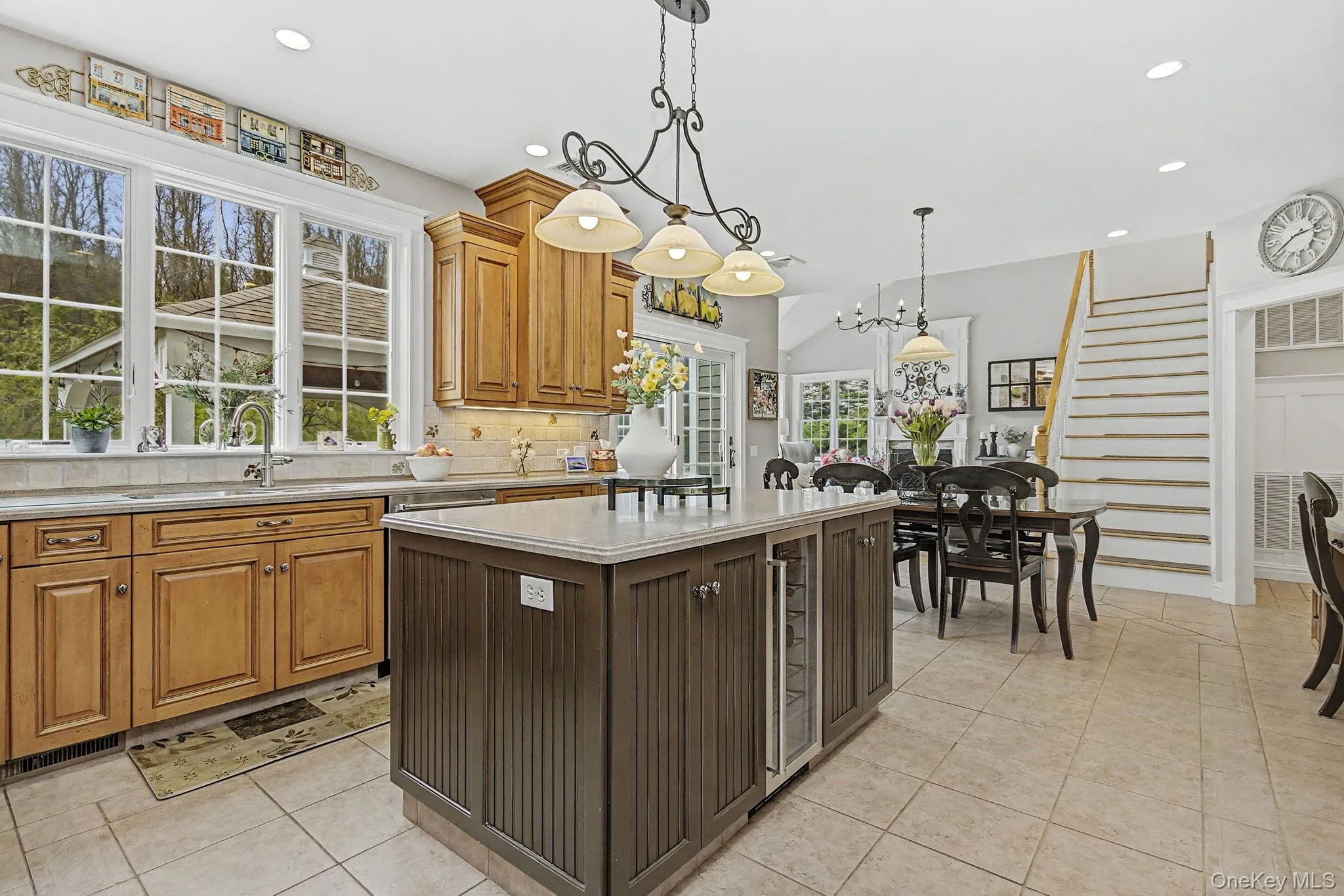 ...open to the dining area and family room, 2nd staircase to the 2nd floor... ...open to the dining area and family room, 2nd staircase to the 2nd floor...