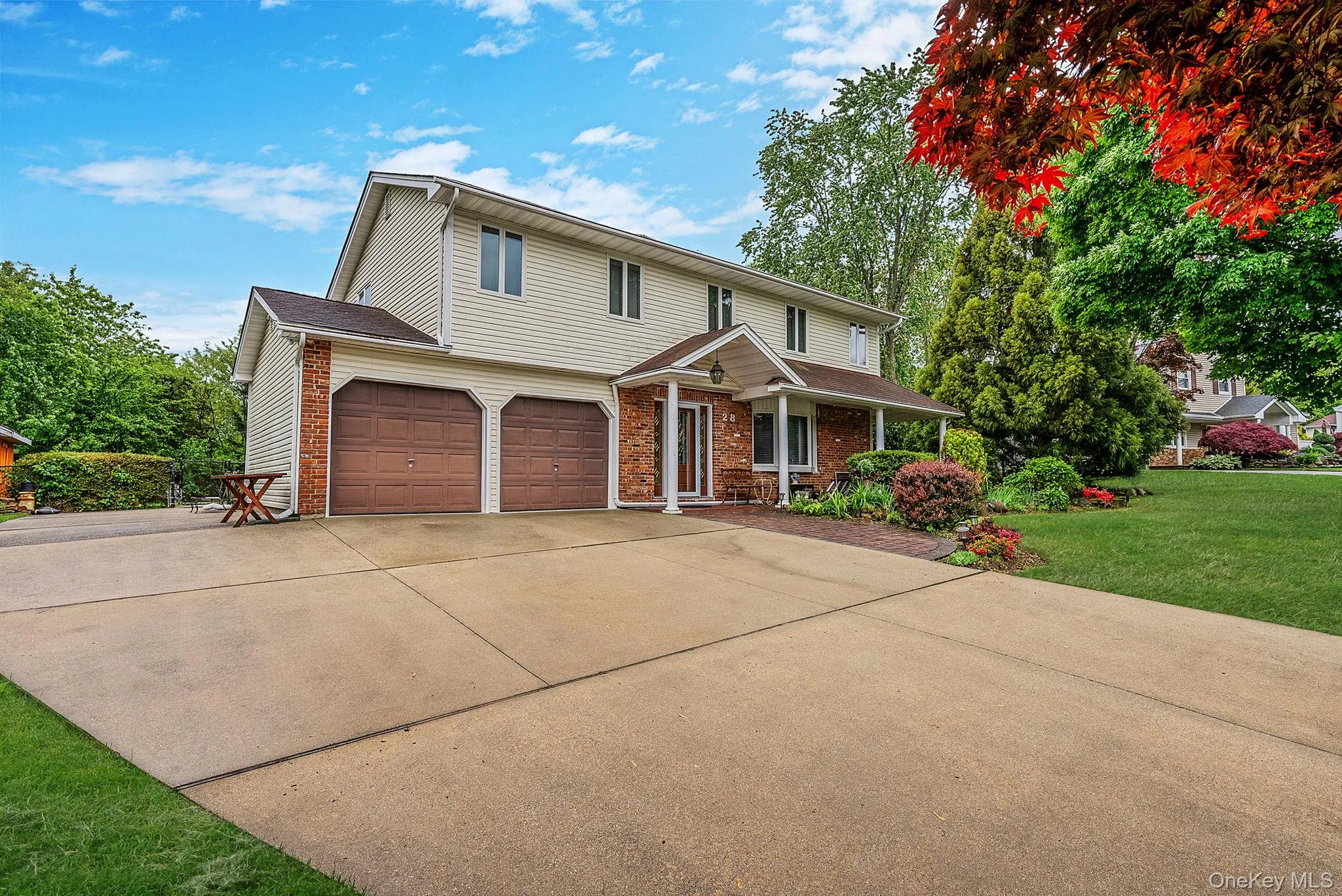 Beautiful Splanch in HHH School District! .309 Acres, Beautifully Landscaped, 2 Car Garage Beautiful Splanch in HHH School District! .309 Acres, Beautifully Landscaped, 2 Car Garage