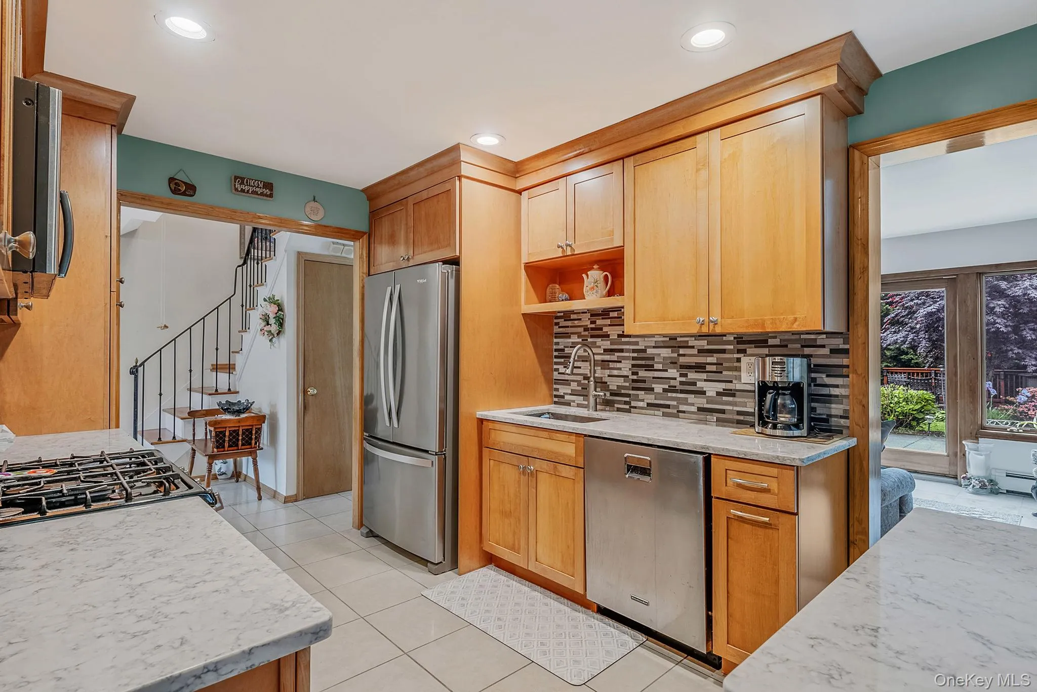 Updated EIK with SS Appliances, Gas Cooking, Open Flow to FDR and Family Room Updated EIK with SS Appliances, Gas Cooking, Open Flow to FDR and Family Room