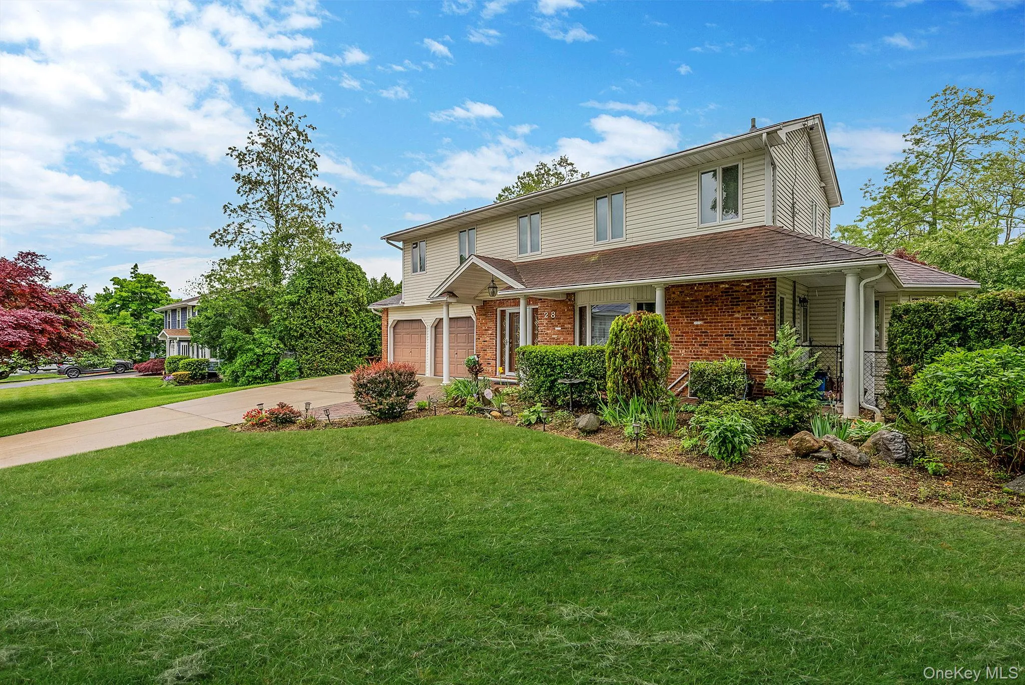 Beautiful Splanch in HHH School District! .309 Acres, Beautifully Landscaped, 2 Car Garage Beautiful Splanch in HHH School District! .309 Acres, Beautifully Landscaped, 2 Car Garage