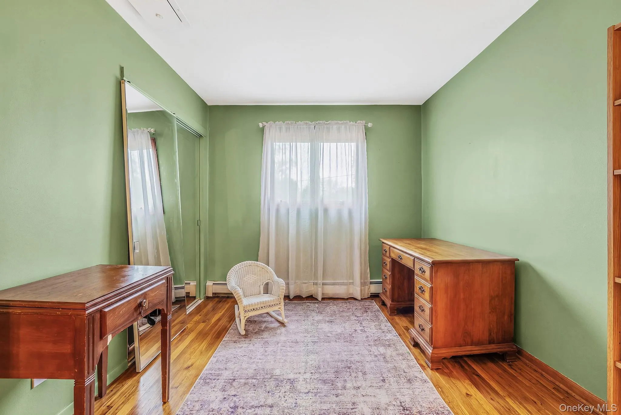 BR 4 with HW Floors BR 4 with HW Floors
