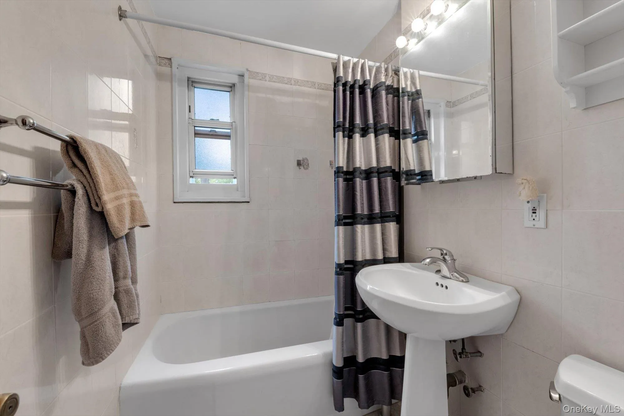 255-14 61st Avenue, New York, NY, 2 Bedrooms Bedrooms, 5 Rooms Rooms,1 BathroomBathrooms,Residential,For Rent,61st Avenue,0,998967 255-14 61st Avenue, New York, NY, 2 Bedrooms Bedrooms, 5 Rooms Rooms,1 BathroomBathrooms,Residential,For Rent,61st Avenue,0,998967
