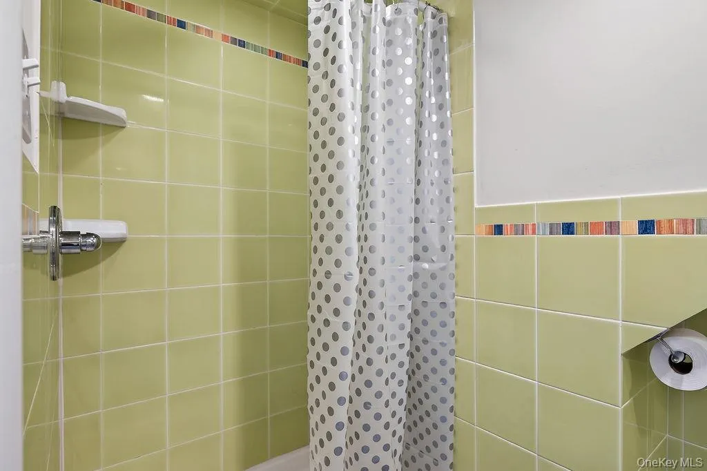 Upper-level stylish bath! Upper-level stylish bath!