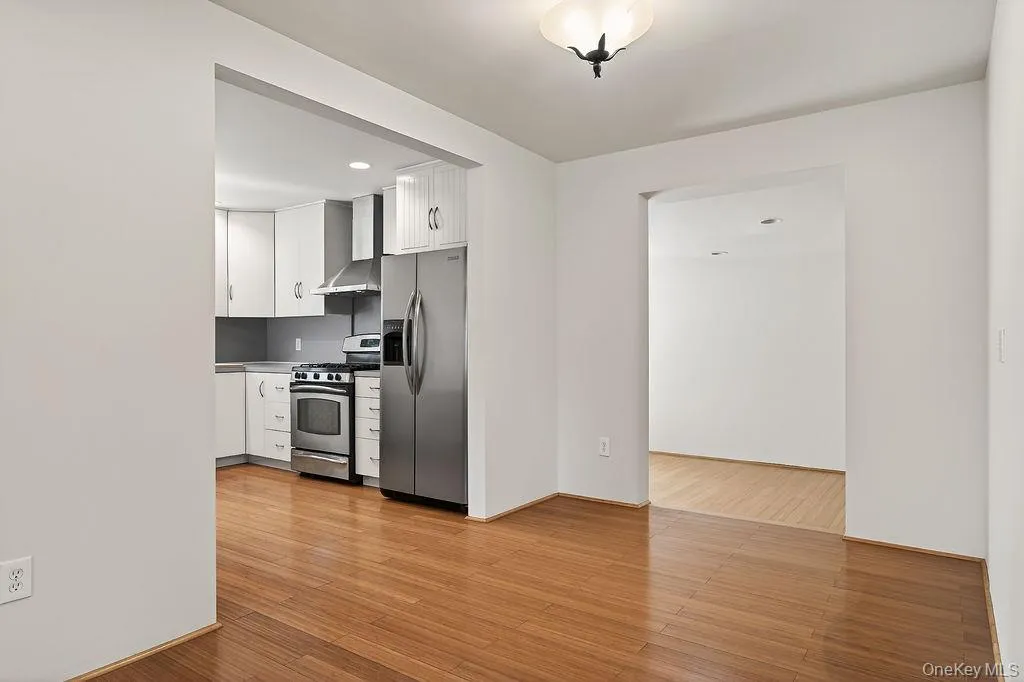 Buttler's pantry area. Buttler's pantry area.