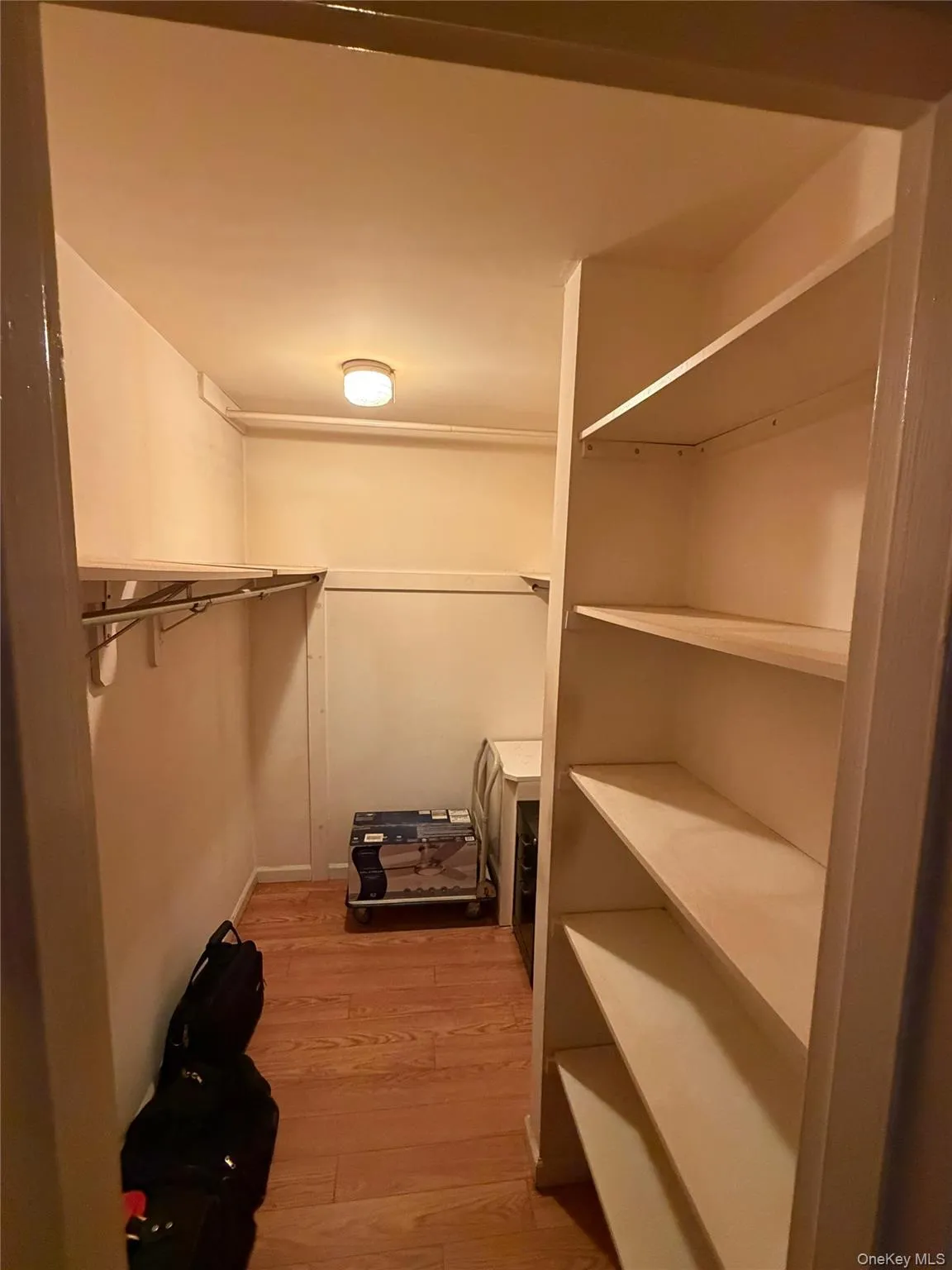 42 Richmond Boulevard, Islip, NY, 1 Bedroom Bedrooms, 3 Rooms Rooms,1 BathroomBathrooms,Residential Sale,For Rent,Richmond,0,998977 42 Richmond Boulevard, Islip, NY, 1 Bedroom Bedrooms, 3 Rooms Rooms,1 BathroomBathrooms,Residential Sale,For Rent,Richmond,0,998977