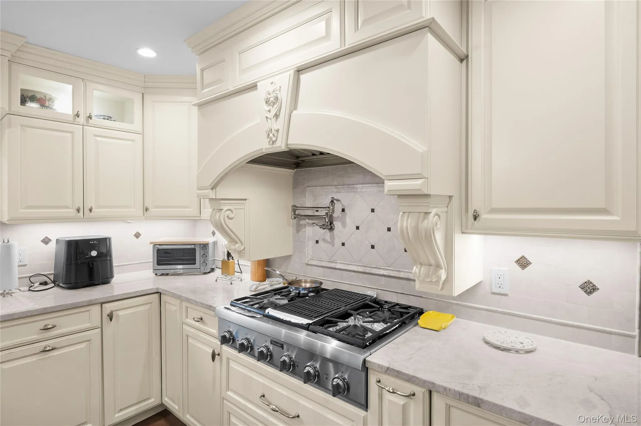 16 Cabriolet Lane, Huntington, NY, 5 Bedrooms Bedrooms, 13 Rooms Rooms,4 BathroomsBathrooms,Residential,For Rent,Cabriolet,0,998983 16 Cabriolet Lane, Huntington, NY, 5 Bedrooms Bedrooms, 13 Rooms Rooms,4 BathroomsBathrooms,Residential,For Rent,Cabriolet,0,998983