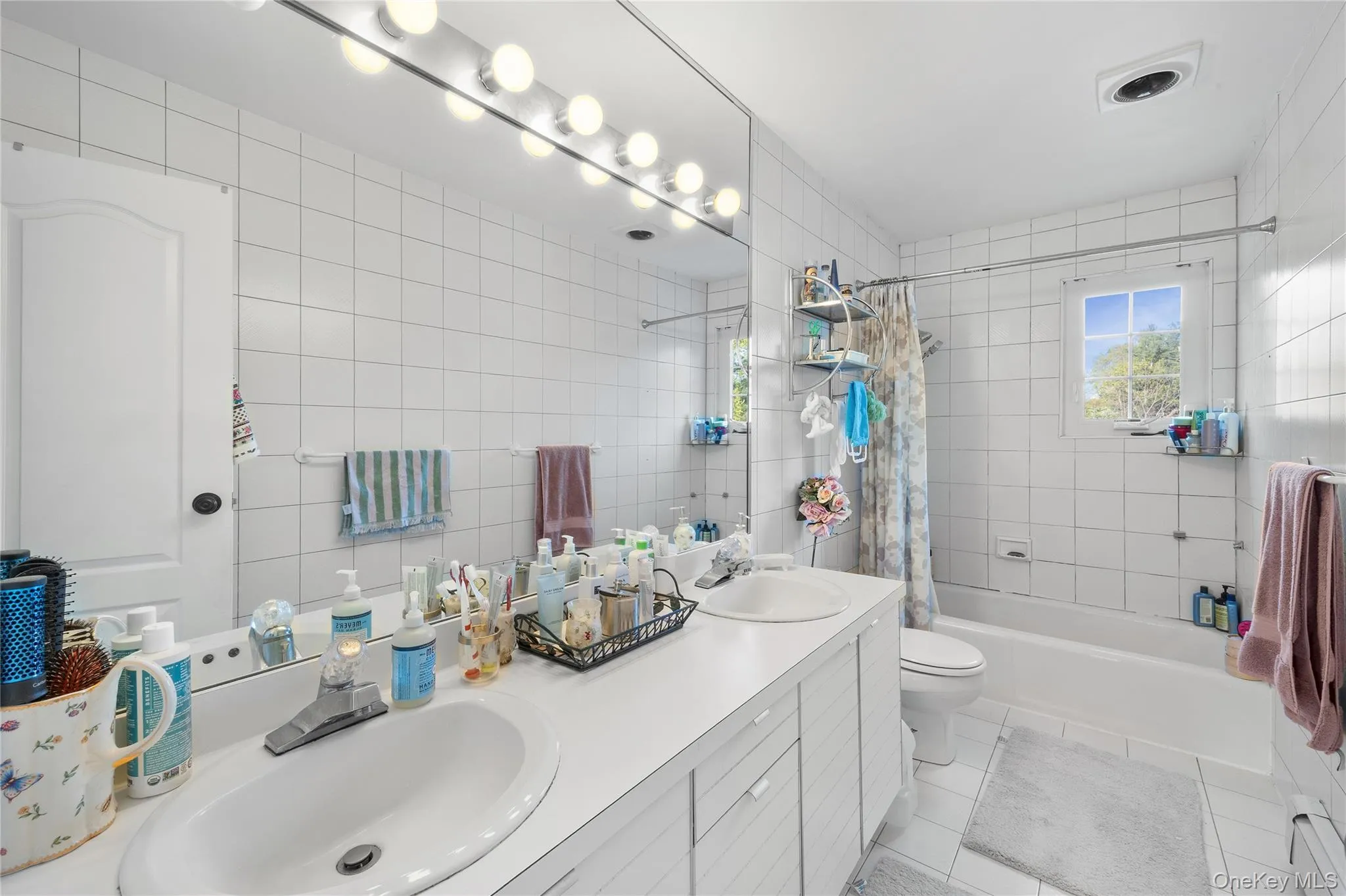 16 Cabriolet Lane, Huntington, NY, 5 Bedrooms Bedrooms, 13 Rooms Rooms,4 BathroomsBathrooms,Residential,For Rent,Cabriolet,0,998983 16 Cabriolet Lane, Huntington, NY, 5 Bedrooms Bedrooms, 13 Rooms Rooms,4 BathroomsBathrooms,Residential,For Rent,Cabriolet,0,998983