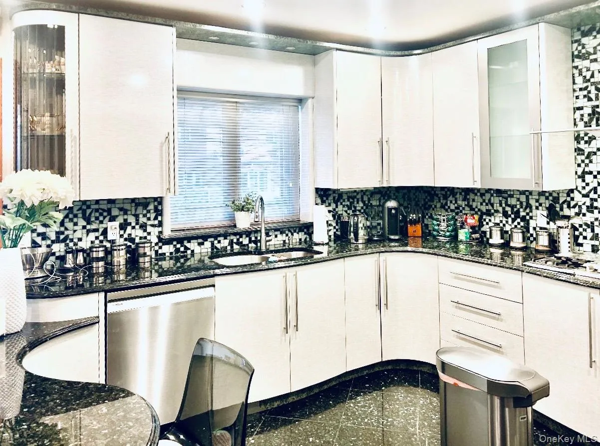 9953 65th Road, New York, NY, 3 Bedrooms Bedrooms, 9 Rooms Rooms,2 BathroomsBathrooms,Residential,For Rent,65th,0,999000 9953 65th Road, New York, NY, 3 Bedrooms Bedrooms, 9 Rooms Rooms,2 BathroomsBathrooms,Residential,For Rent,65th,0,999000