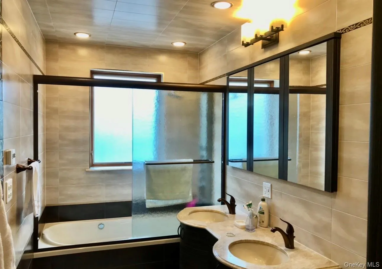 9953 65th Road, New York, NY, 3 Bedrooms Bedrooms, 9 Rooms Rooms,2 BathroomsBathrooms,Residential,For Rent,65th,0,999000 9953 65th Road, New York, NY, 3 Bedrooms Bedrooms, 9 Rooms Rooms,2 BathroomsBathrooms,Residential,For Rent,65th,0,999000