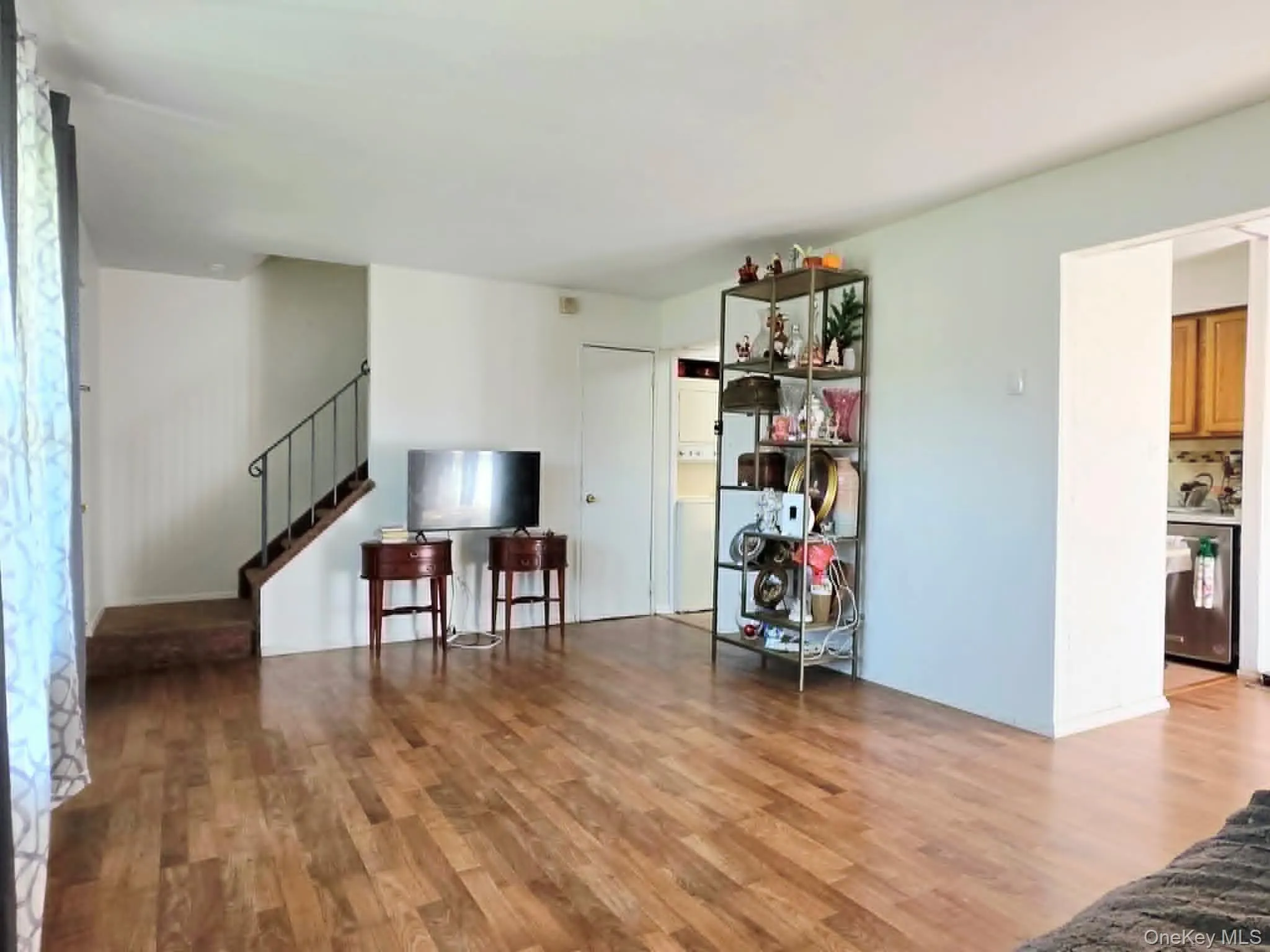 2E Ethan Allen Court, Brookhaven, NY, 3 Bedrooms Bedrooms, 6 Rooms Rooms,1 BathroomBathrooms,Residential,For Rent,Ethan Allen,0,999008 2E Ethan Allen Court, Brookhaven, NY, 3 Bedrooms Bedrooms, 6 Rooms Rooms,1 BathroomBathrooms,Residential,For Rent,Ethan Allen,0,999008