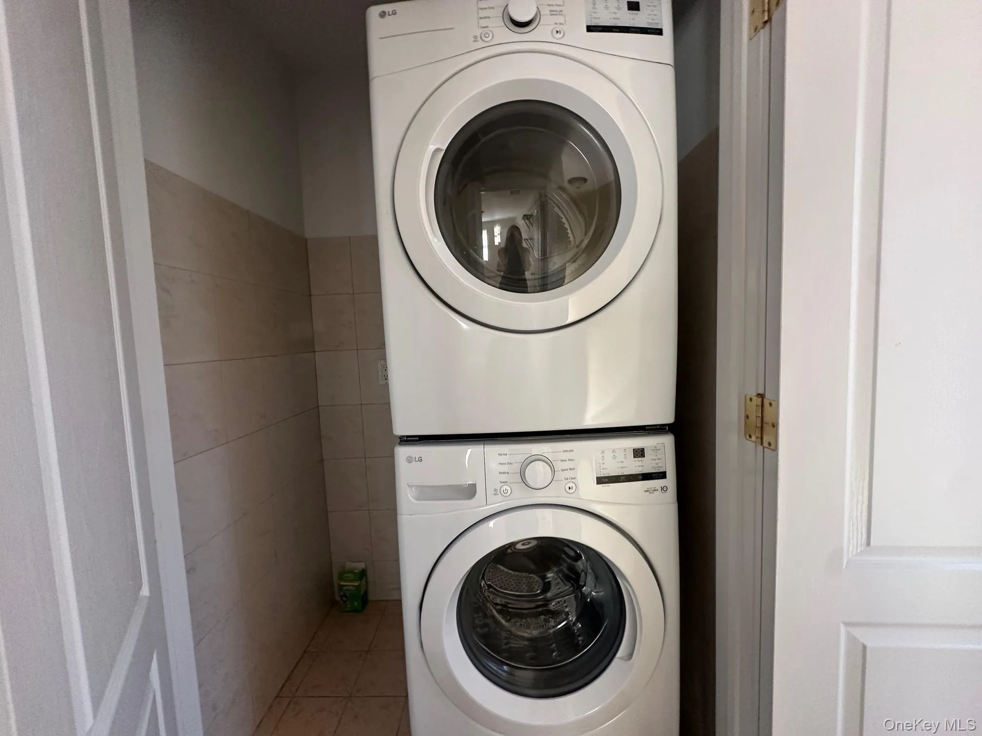 38 east Avenue, Glen Cove, NY, 2 Bedrooms Bedrooms, 4 Rooms Rooms,1 BathroomBathrooms,Residential Lease,For Rent,east,0,999011 38 east Avenue, Glen Cove, NY, 2 Bedrooms Bedrooms, 4 Rooms Rooms,1 BathroomBathrooms,Residential Lease,For Rent,east,0,999011