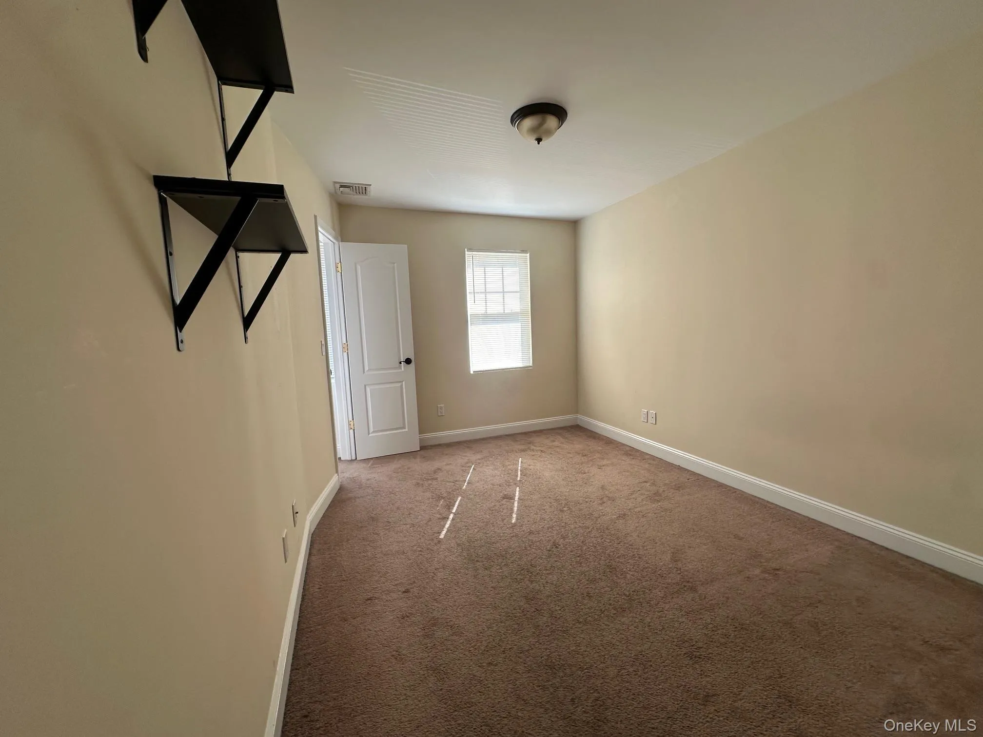 38 east Avenue, Glen Cove, NY, 2 Bedrooms Bedrooms, 4 Rooms Rooms,1 BathroomBathrooms,Residential Lease,For Rent,east,0,999011 38 east Avenue, Glen Cove, NY, 2 Bedrooms Bedrooms, 4 Rooms Rooms,1 BathroomBathrooms,Residential Lease,For Rent,east,0,999011
