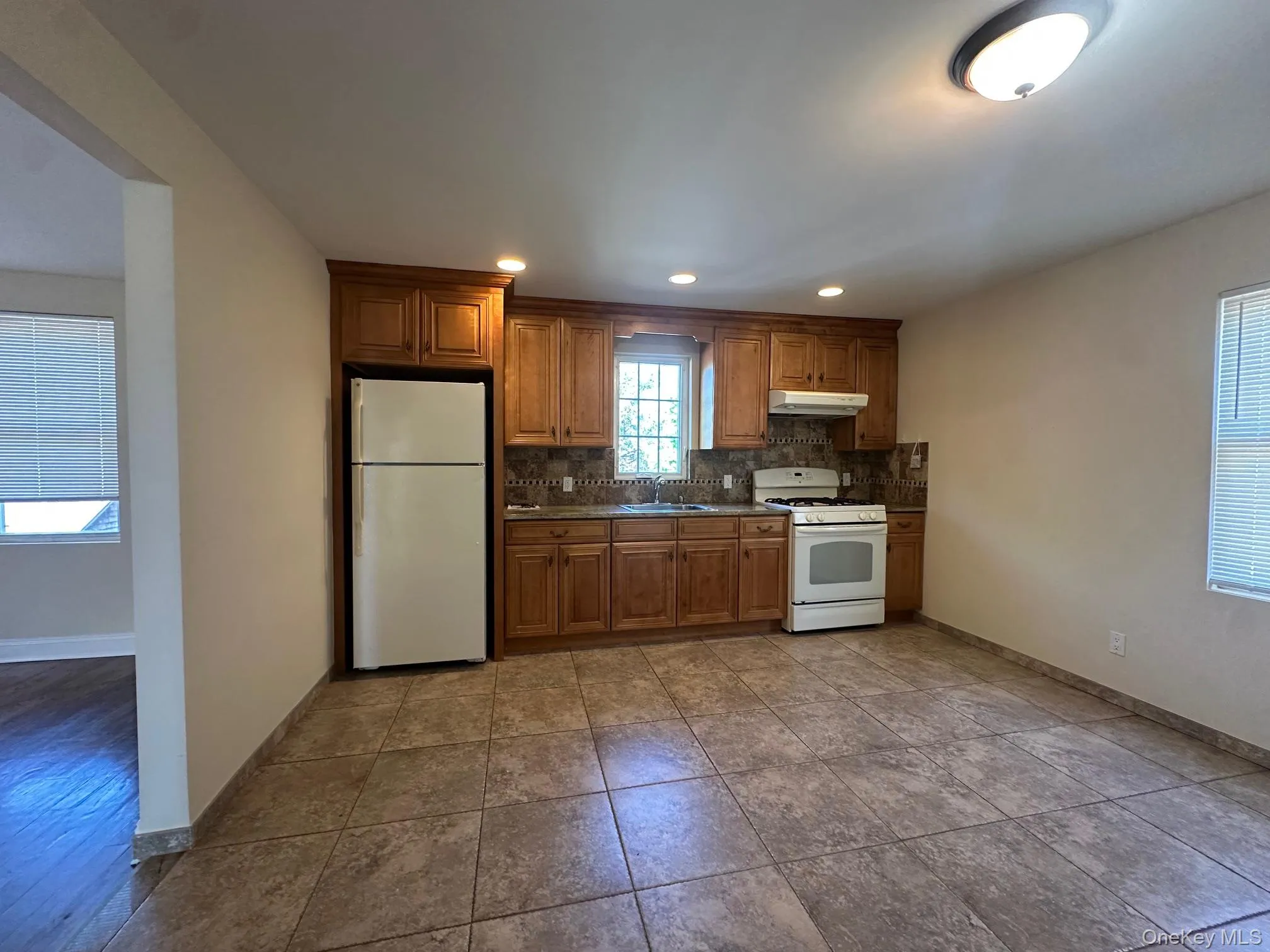 38 east Avenue, Glen Cove, NY, 2 Bedrooms Bedrooms, 4 Rooms Rooms,1 BathroomBathrooms,Residential Lease,For Rent,east,0,999011 38 east Avenue, Glen Cove, NY, 2 Bedrooms Bedrooms, 4 Rooms Rooms,1 BathroomBathrooms,Residential Lease,For Rent,east,0,999011