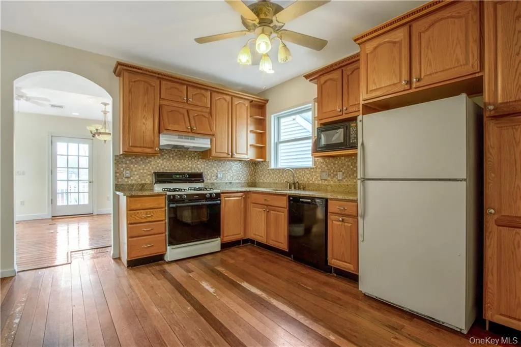 241 Main Street, Cornwall, NY, 3 Bedrooms Bedrooms, 6 Rooms Rooms,2 BathroomsBathrooms,Residential Lease,For Rent,Main,0,999013 241 Main Street, Cornwall, NY, 3 Bedrooms Bedrooms, 6 Rooms Rooms,2 BathroomsBathrooms,Residential Lease,For Rent,Main,0,999013