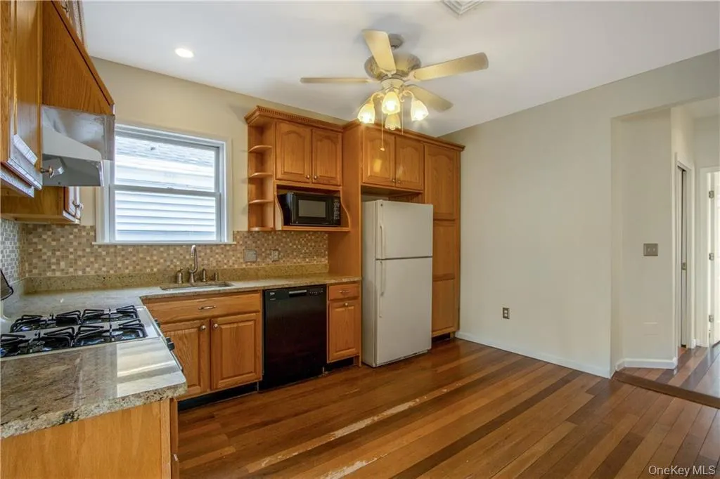 241 Main Street, Cornwall, NY, 3 Bedrooms Bedrooms, 6 Rooms Rooms,2 BathroomsBathrooms,Residential Lease,For Rent,Main,0,999013 241 Main Street, Cornwall, NY, 3 Bedrooms Bedrooms, 6 Rooms Rooms,2 BathroomsBathrooms,Residential Lease,For Rent,Main,0,999013