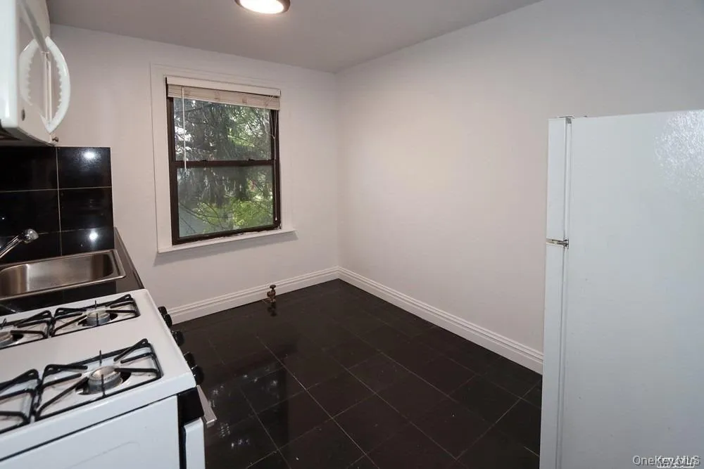 14 Beach Road, North Hempstead, NY, 2 Bedrooms Bedrooms, 4 Rooms Rooms,1 BathroomBathrooms,Residential Lease,For Rent,Beach,0,999039 14 Beach Road, North Hempstead, NY, 2 Bedrooms Bedrooms, 4 Rooms Rooms,1 BathroomBathrooms,Residential Lease,For Rent,Beach,0,999039