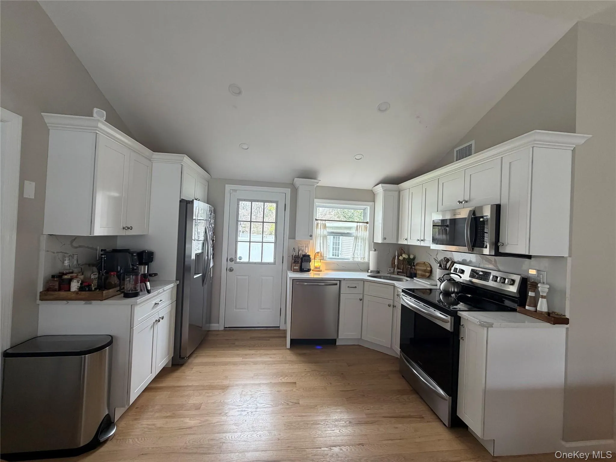 8 Castle Street, Brookhaven, NY, 3 Bedrooms Bedrooms, 6 Rooms Rooms,1 BathroomBathrooms,Residential Lease,For Rent,Castle,0,999051 8 Castle Street, Brookhaven, NY, 3 Bedrooms Bedrooms, 6 Rooms Rooms,1 BathroomBathrooms,Residential Lease,For Rent,Castle,0,999051