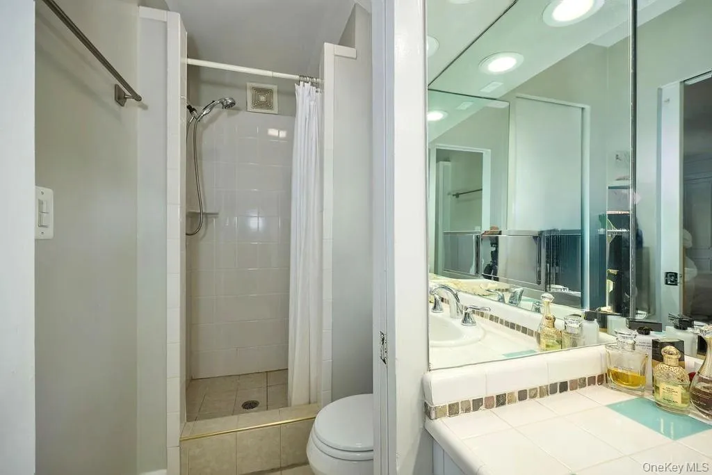 304 Surrey Drive, New Rochelle, NY, 4 Bedrooms Bedrooms, 10 Rooms Rooms,3 BathroomsBathrooms,Residential,For Rent,Surrey,0,999062 304 Surrey Drive, New Rochelle, NY, 4 Bedrooms Bedrooms, 10 Rooms Rooms,3 BathroomsBathrooms,Residential,For Rent,Surrey,0,999062