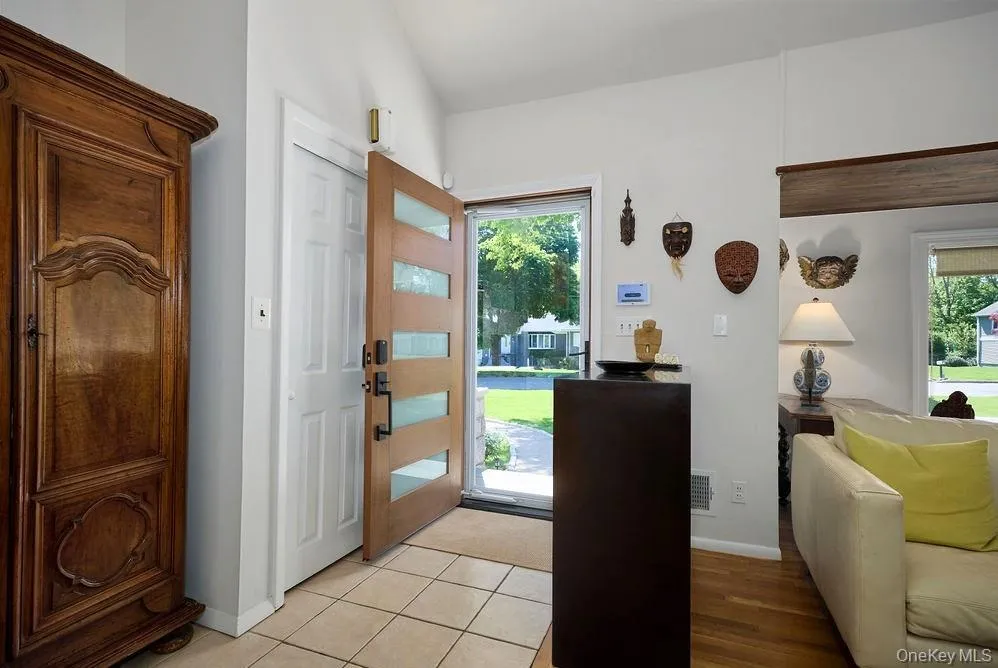 304 Surrey Drive, New Rochelle, NY, 4 Bedrooms Bedrooms, 10 Rooms Rooms,3 BathroomsBathrooms,Residential,For Rent,Surrey,0,999062 304 Surrey Drive, New Rochelle, NY, 4 Bedrooms Bedrooms, 10 Rooms Rooms,3 BathroomsBathrooms,Residential,For Rent,Surrey,0,999062