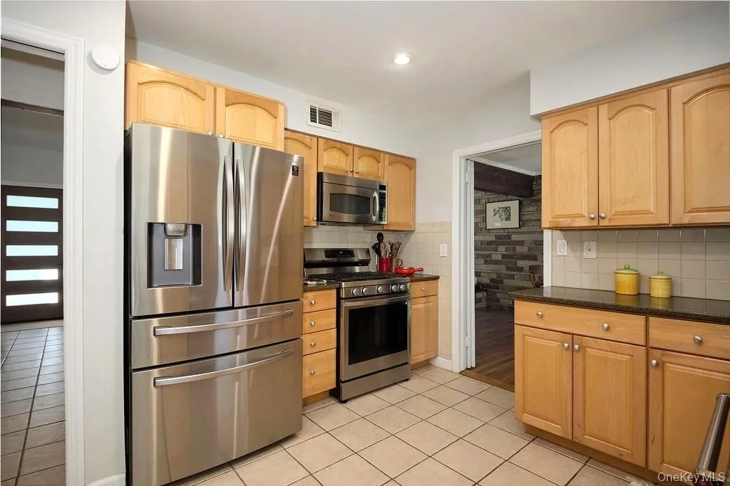 304 Surrey Drive, New Rochelle, NY, 4 Bedrooms Bedrooms, 10 Rooms Rooms,3 BathroomsBathrooms,Residential,For Rent,Surrey,0,999062 304 Surrey Drive, New Rochelle, NY, 4 Bedrooms Bedrooms, 10 Rooms Rooms,3 BathroomsBathrooms,Residential,For Rent,Surrey,0,999062