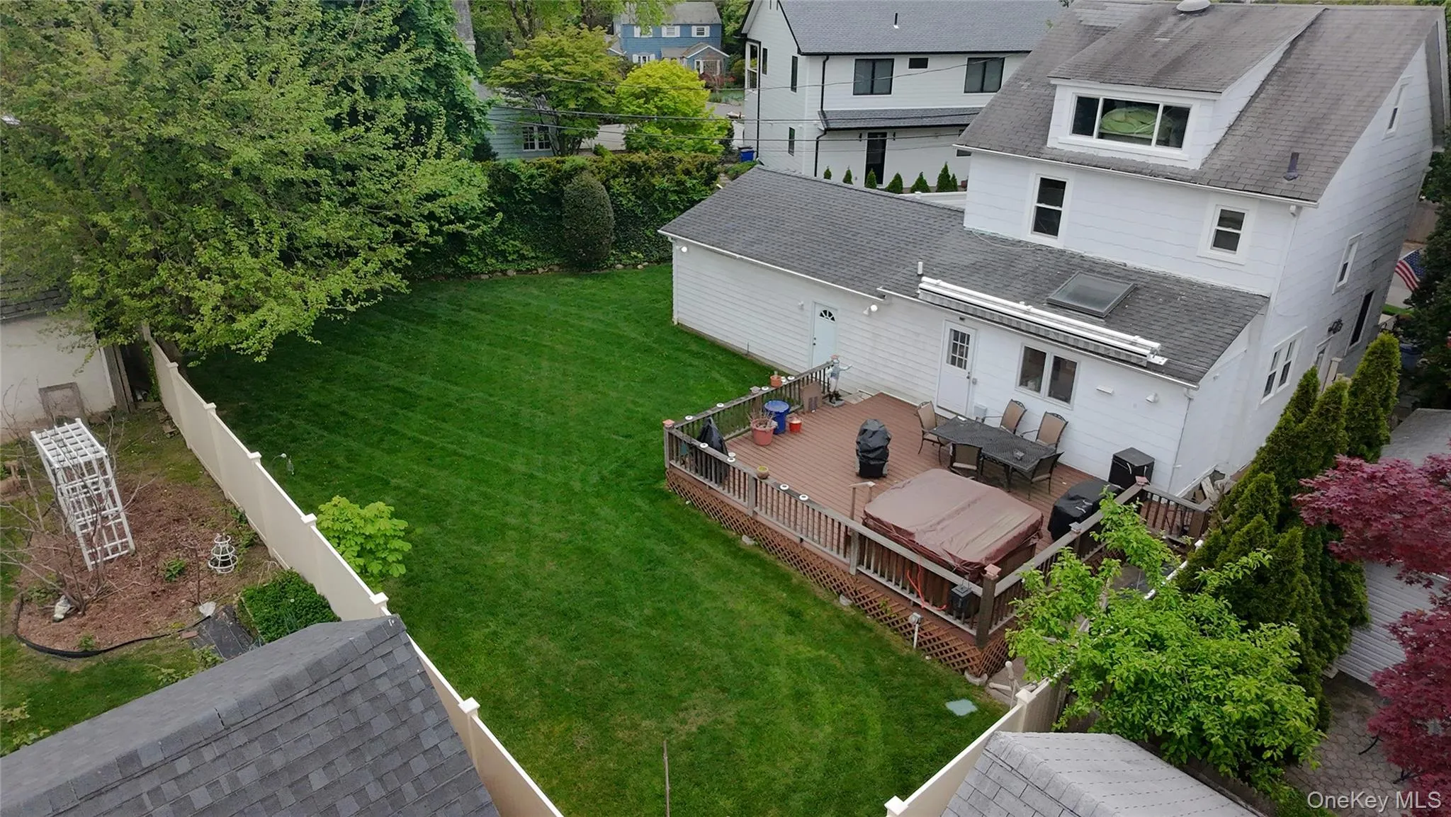 huge back yard at the end of a dead end block for privace and tranquility huge back yard at the end of a dead end block for privace and tranquility