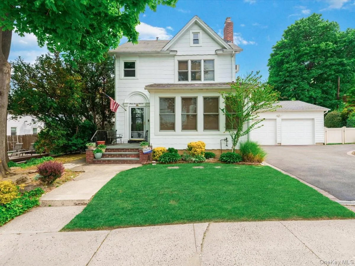 47-11 Belmont Road, North Hempstead, NY, 4 Bedrooms Bedrooms, 11 Rooms Rooms,2 BathroomsBathrooms,Residential,For Rent,Belmont,0,999071 47-11 Belmont Road, North Hempstead, NY, 4 Bedrooms Bedrooms, 11 Rooms Rooms,2 BathroomsBathrooms,Residential,For Rent,Belmont,0,999071