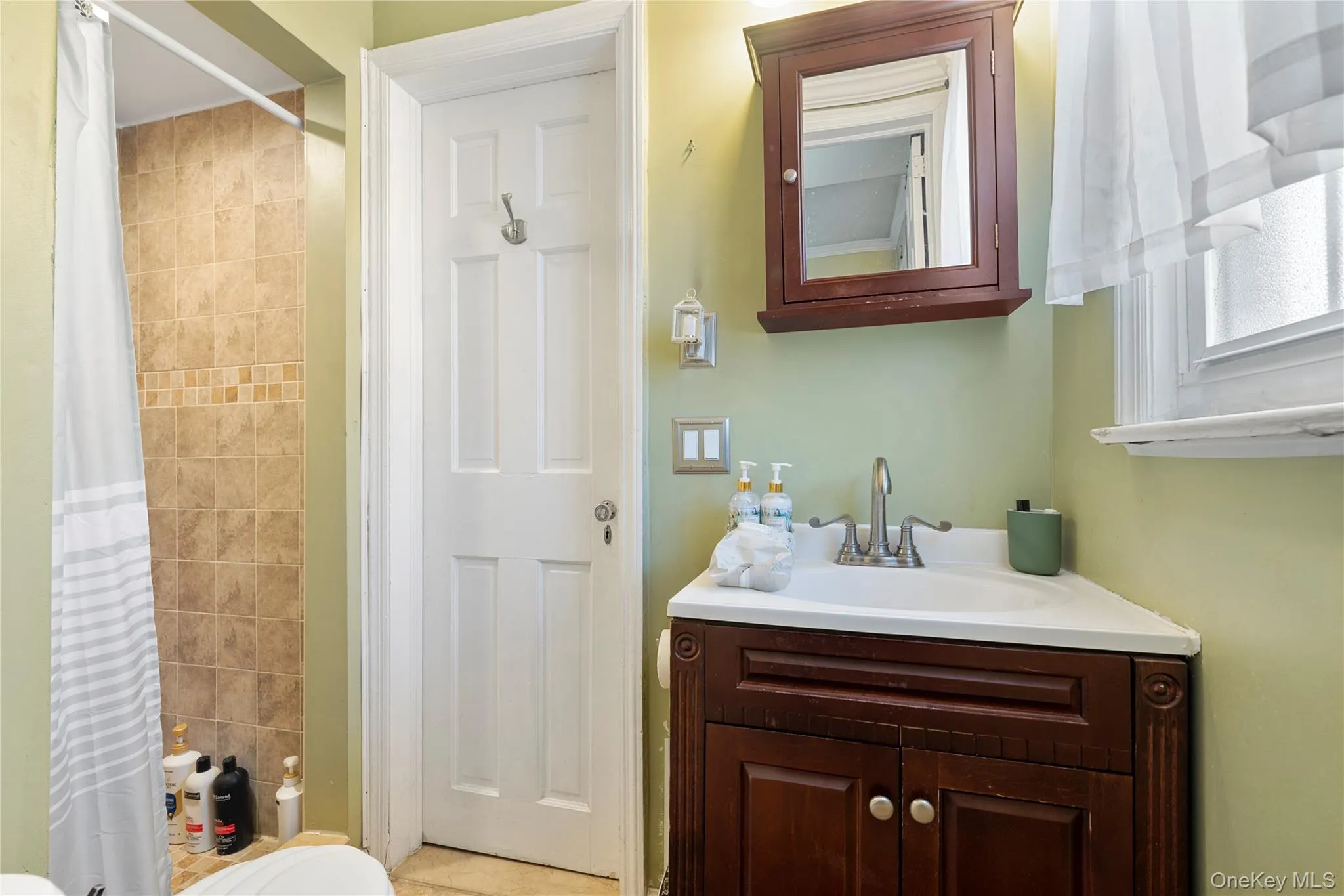 3414 Colony Drive, Hempstead, NY, 3 Bedrooms Bedrooms, 4 Rooms Rooms,3 BathroomsBathrooms,Residential Sale,For Rent,Colony,0,999074 3414 Colony Drive, Hempstead, NY, 3 Bedrooms Bedrooms, 4 Rooms Rooms,3 BathroomsBathrooms,Residential Sale,For Rent,Colony,0,999074