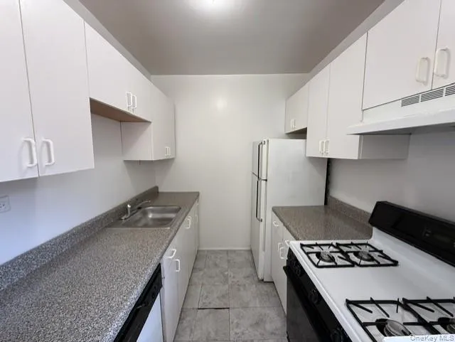 102-30 Queens Boulevard, New York, NY, 3 Rooms Rooms,1 BathroomBathrooms,Residential Sale,For Rent,Queens,0,999078 102-30 Queens Boulevard, New York, NY, 3 Rooms Rooms,1 BathroomBathrooms,Residential Sale,For Rent,Queens,0,999078