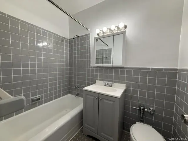 102-30 Queens Boulevard, New York, NY, 3 Rooms Rooms,1 BathroomBathrooms,Residential Sale,For Rent,Queens,0,999078 102-30 Queens Boulevard, New York, NY, 3 Rooms Rooms,1 BathroomBathrooms,Residential Sale,For Rent,Queens,0,999078