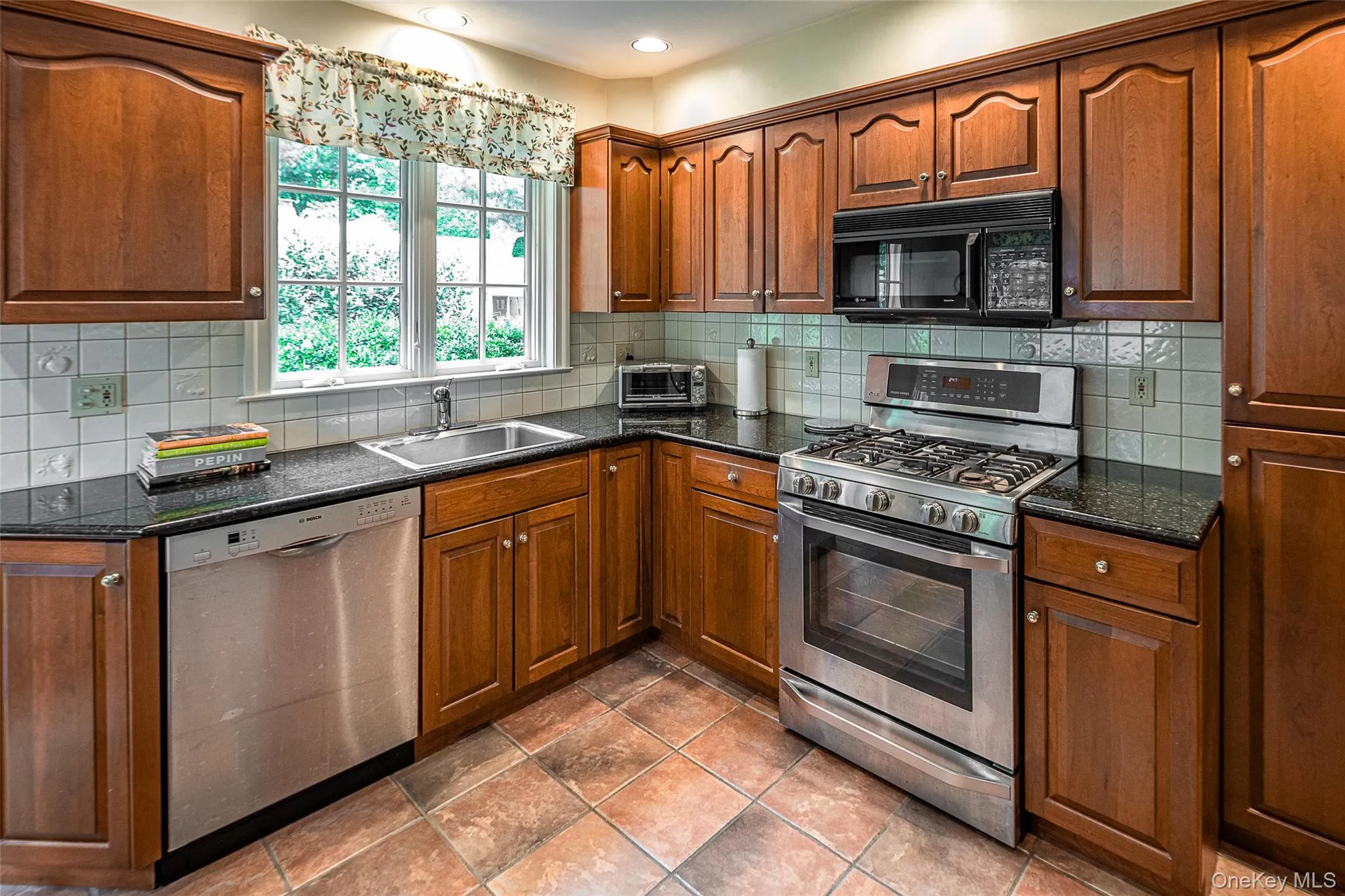 147 Ridgeway Street, Mount Vernon, NY, 3 Bedrooms Bedrooms, 8 Rooms Rooms,1 BathroomBathrooms,Residential,For Rent,Ridgeway,0,999084 147 Ridgeway Street, Mount Vernon, NY, 3 Bedrooms Bedrooms, 8 Rooms Rooms,1 BathroomBathrooms,Residential,For Rent,Ridgeway,0,999084