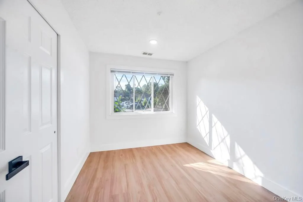 6 Amesworth Court, Brookhaven, NY, 3 Bedrooms Bedrooms, 6 Rooms Rooms,1 BathroomBathrooms,Residential Sale,For Rent,Amesworth,0,999101 6 Amesworth Court, Brookhaven, NY, 3 Bedrooms Bedrooms, 6 Rooms Rooms,1 BathroomBathrooms,Residential Sale,For Rent,Amesworth,0,999101