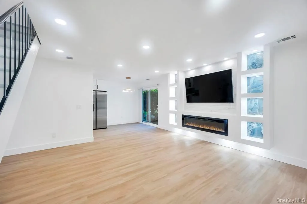 6 Amesworth Court, Brookhaven, NY, 3 Bedrooms Bedrooms, 6 Rooms Rooms,1 BathroomBathrooms,Residential Sale,For Rent,Amesworth,0,999101 6 Amesworth Court, Brookhaven, NY, 3 Bedrooms Bedrooms, 6 Rooms Rooms,1 BathroomBathrooms,Residential Sale,For Rent,Amesworth,0,999101