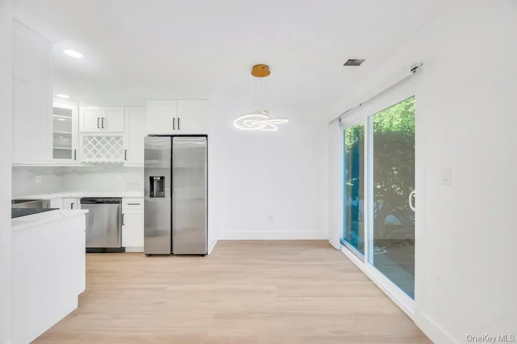 6 Amesworth Court, Brookhaven, NY, 3 Bedrooms Bedrooms, 6 Rooms Rooms,1 BathroomBathrooms,Residential Sale,For Rent,Amesworth,0,999101 6 Amesworth Court, Brookhaven, NY, 3 Bedrooms Bedrooms, 6 Rooms Rooms,1 BathroomBathrooms,Residential Sale,For Rent,Amesworth,0,999101