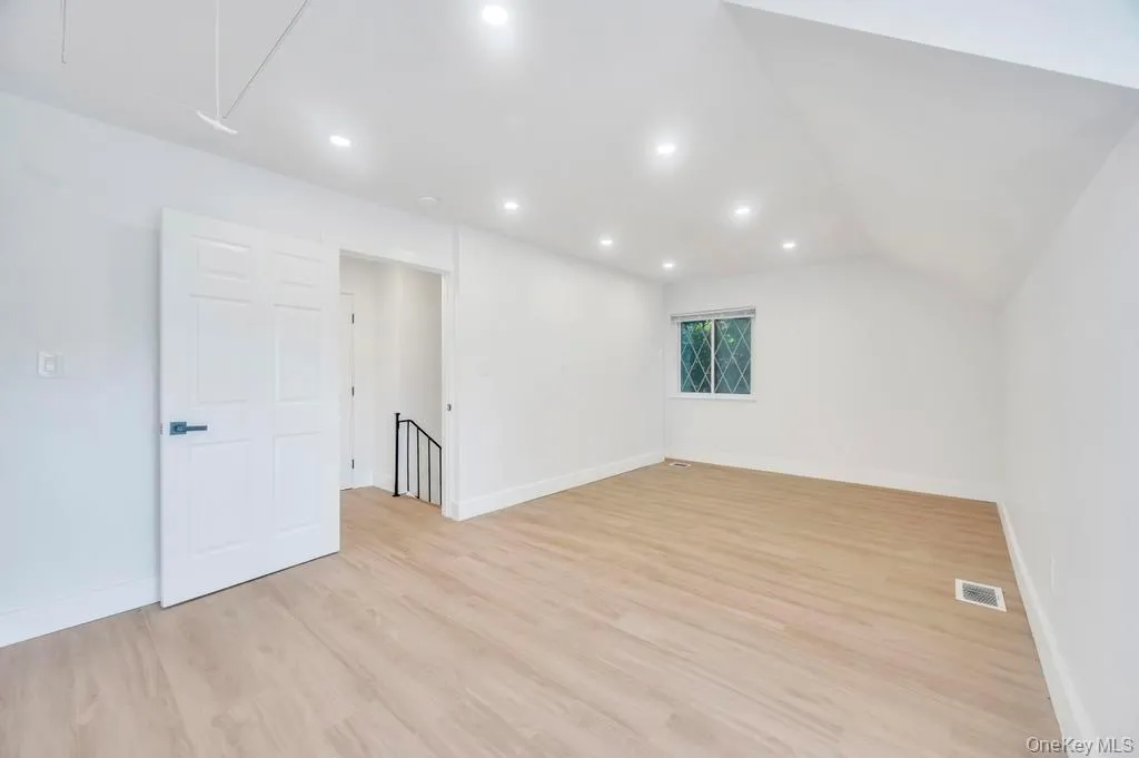 6 Amesworth Court, Brookhaven, NY, 3 Bedrooms Bedrooms, 6 Rooms Rooms,1 BathroomBathrooms,Residential Sale,For Rent,Amesworth,0,999101 6 Amesworth Court, Brookhaven, NY, 3 Bedrooms Bedrooms, 6 Rooms Rooms,1 BathroomBathrooms,Residential Sale,For Rent,Amesworth,0,999101