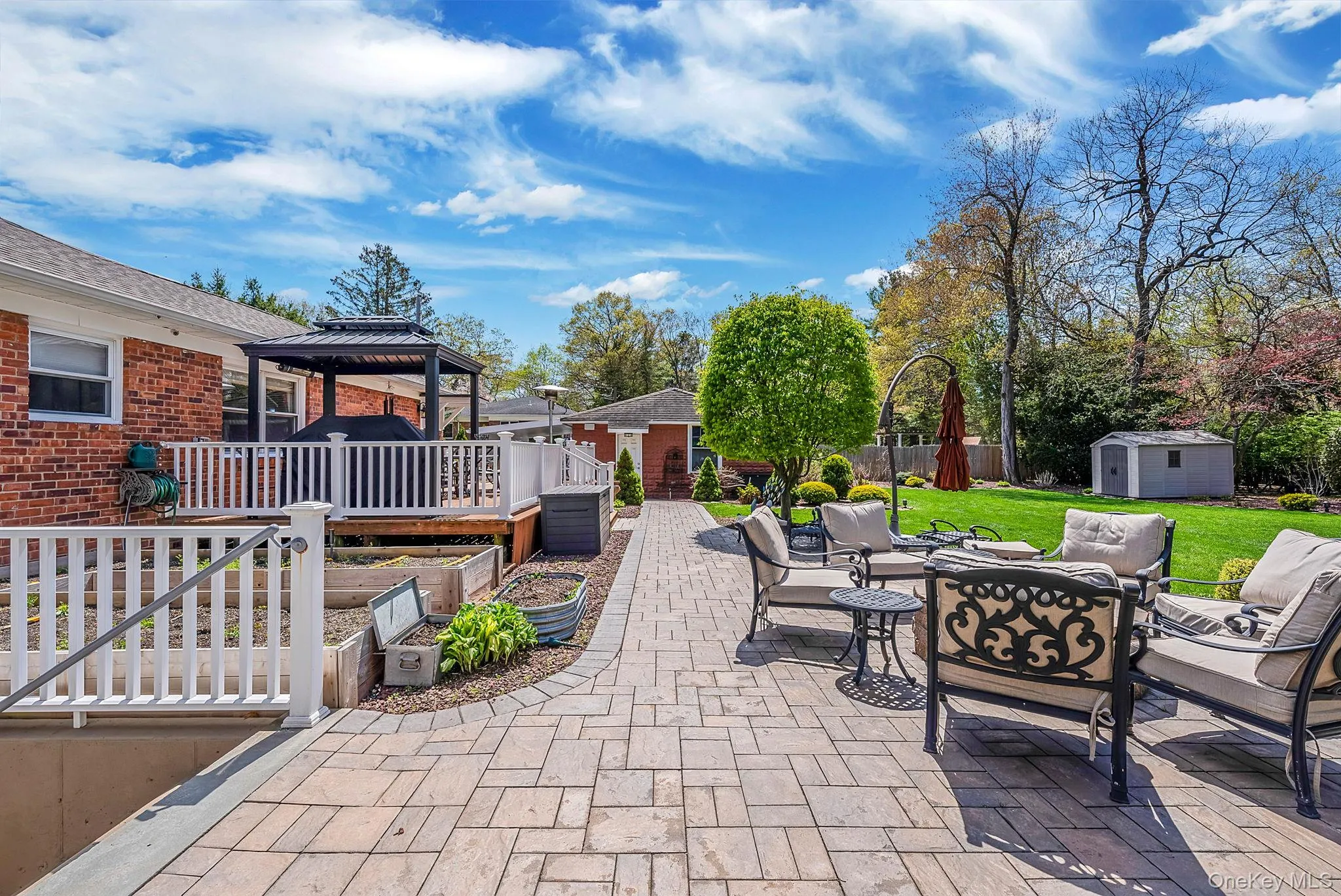193 Dix Hills Road, Huntington, NY, 3 Bedrooms Bedrooms, 8 Rooms Rooms,2 BathroomsBathrooms,Residential,For Rent,Dix Hills,0,999108 193 Dix Hills Road, Huntington, NY, 3 Bedrooms Bedrooms, 8 Rooms Rooms,2 BathroomsBathrooms,Residential,For Rent,Dix Hills,0,999108