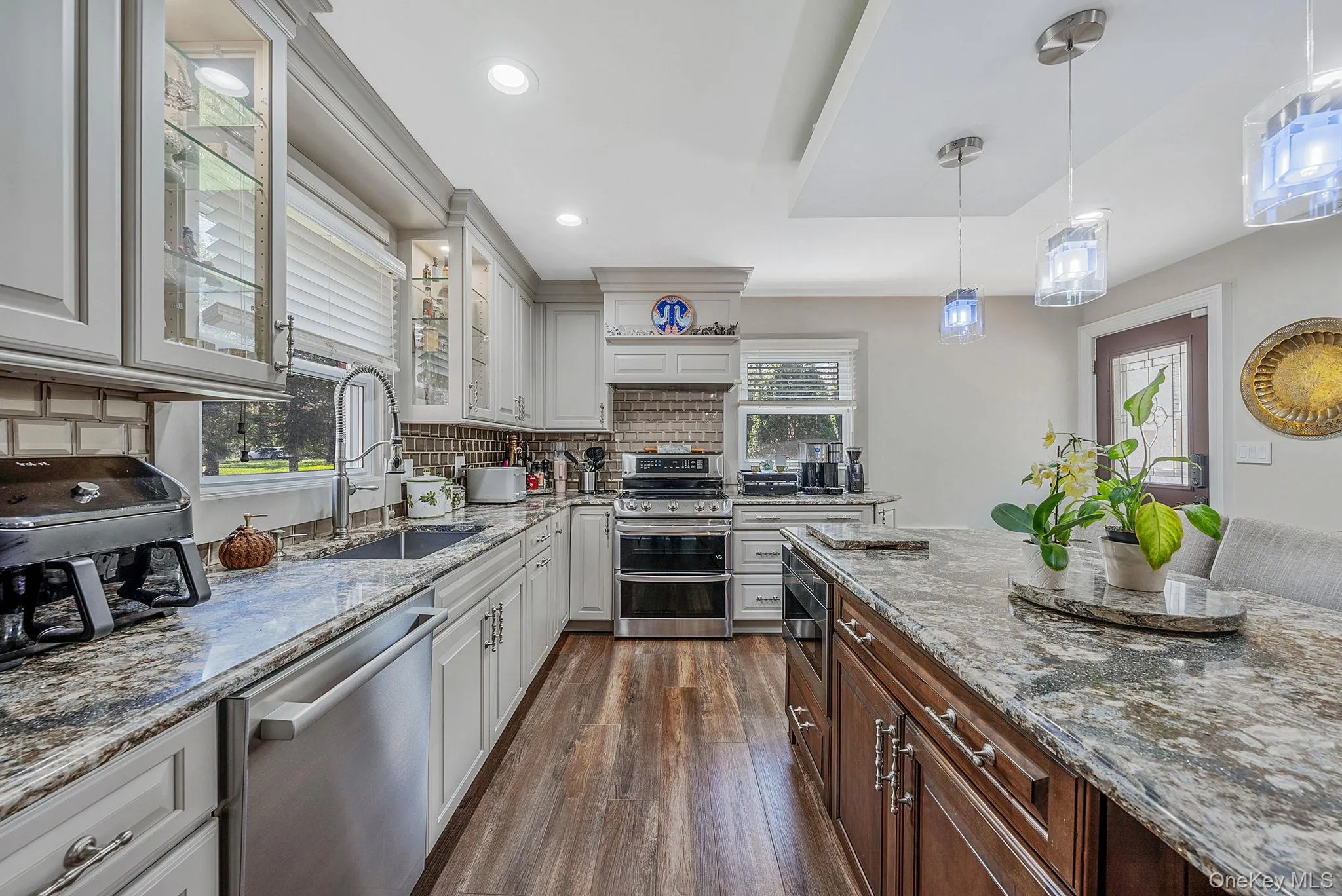 193 Dix Hills Road, Huntington, NY, 3 Bedrooms Bedrooms, 8 Rooms Rooms,2 BathroomsBathrooms,Residential,For Rent,Dix Hills,0,999108 193 Dix Hills Road, Huntington, NY, 3 Bedrooms Bedrooms, 8 Rooms Rooms,2 BathroomsBathrooms,Residential,For Rent,Dix Hills,0,999108