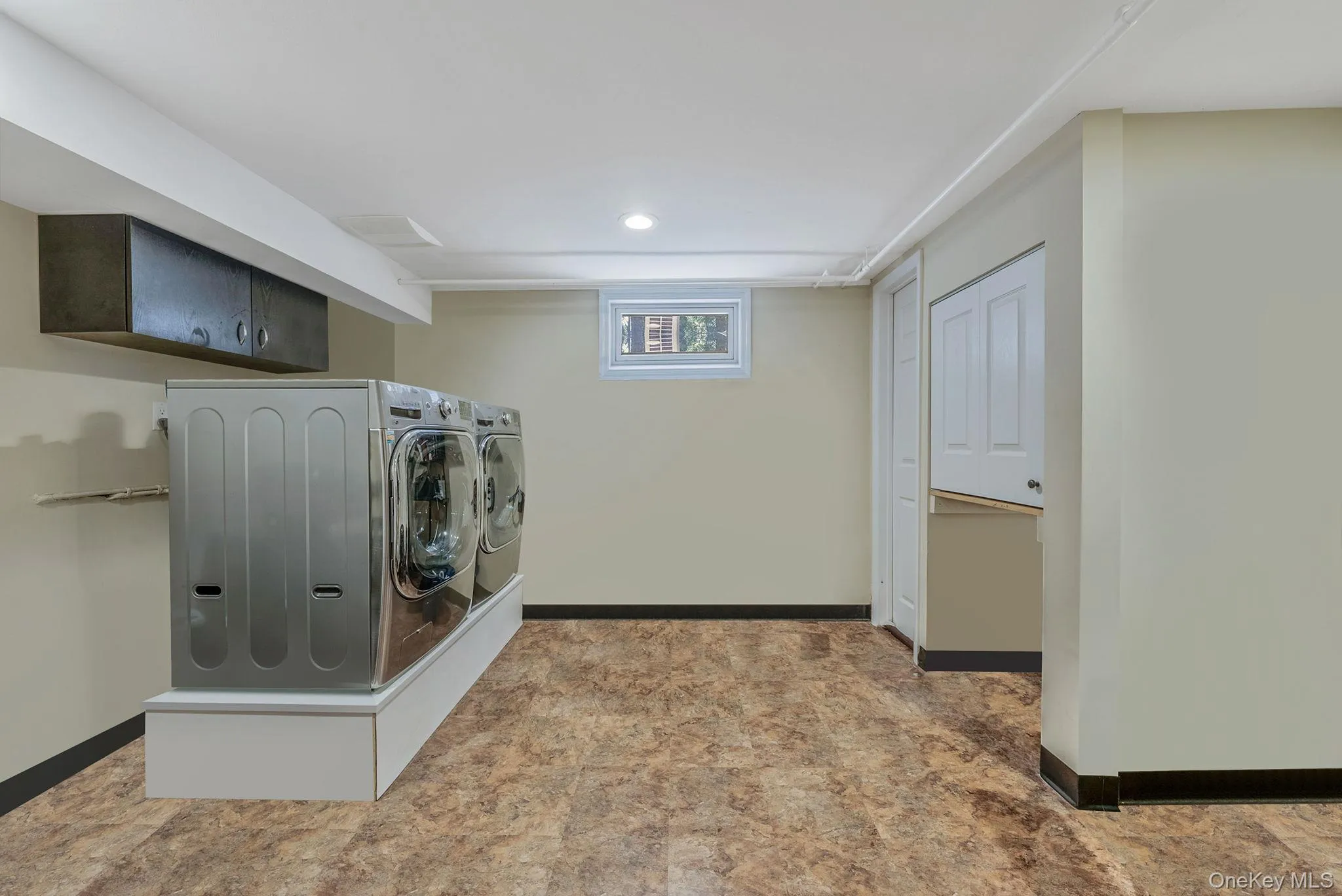 193 Dix Hills Road, Huntington, NY, 3 Bedrooms Bedrooms, 8 Rooms Rooms,2 BathroomsBathrooms,Residential,For Rent,Dix Hills,0,999108 193 Dix Hills Road, Huntington, NY, 3 Bedrooms Bedrooms, 8 Rooms Rooms,2 BathroomsBathrooms,Residential,For Rent,Dix Hills,0,999108