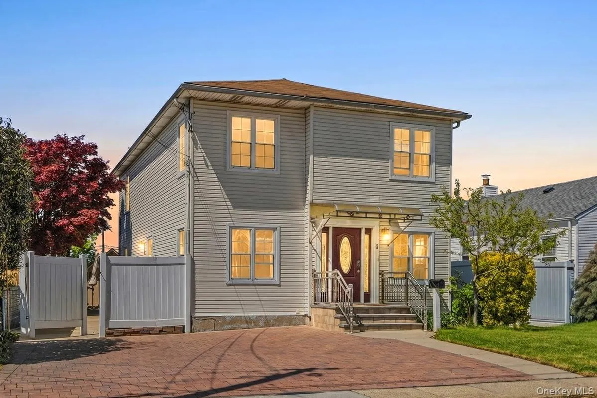 109 Gordon Avenue, North Hempstead, NY, 5 Bedrooms Bedrooms, 10 Rooms Rooms,3 BathroomsBathrooms,Residential,For Rent,Gordon,0,999118 109 Gordon Avenue, North Hempstead, NY, 5 Bedrooms Bedrooms, 10 Rooms Rooms,3 BathroomsBathrooms,Residential,For Rent,Gordon,0,999118