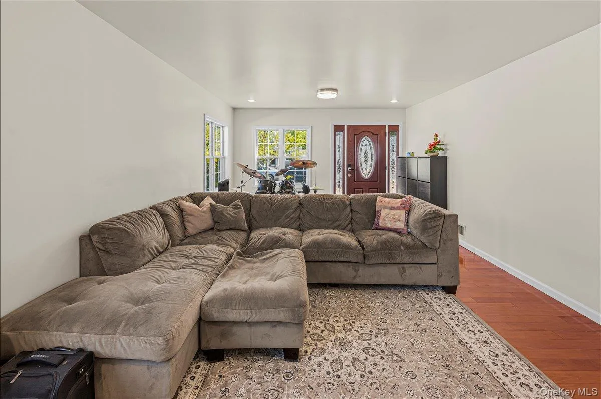 109 Gordon Avenue, North Hempstead, NY, 5 Bedrooms Bedrooms, 10 Rooms Rooms,3 BathroomsBathrooms,Residential,For Rent,Gordon,0,999118 109 Gordon Avenue, North Hempstead, NY, 5 Bedrooms Bedrooms, 10 Rooms Rooms,3 BathroomsBathrooms,Residential,For Rent,Gordon,0,999118