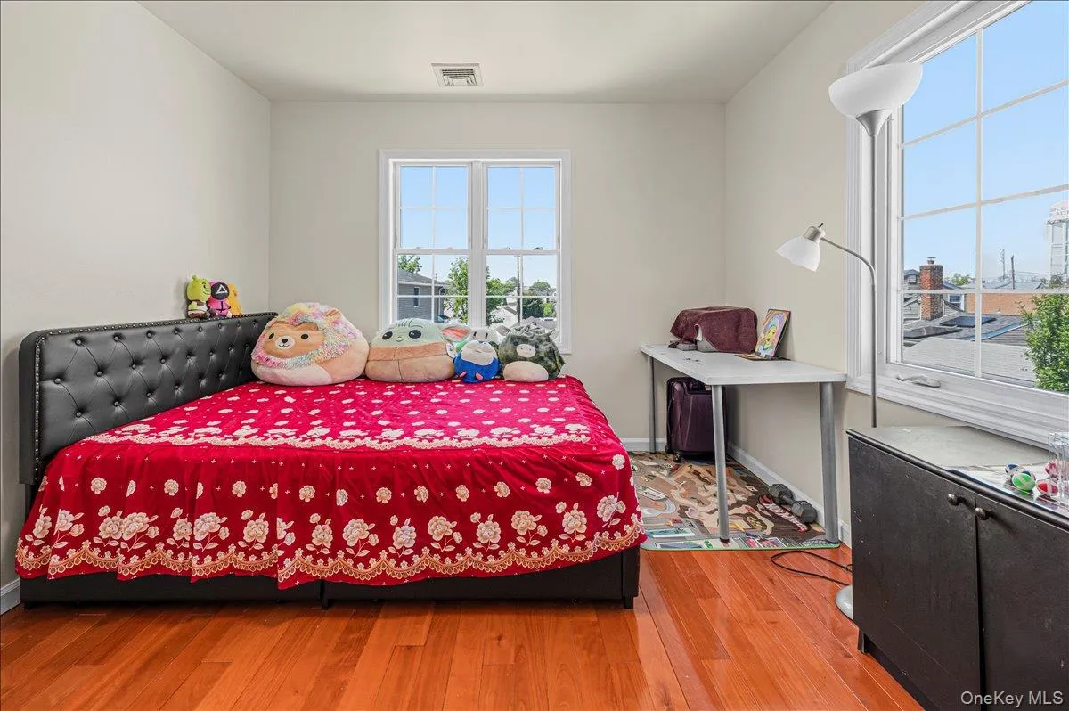 109 Gordon Avenue, North Hempstead, NY, 5 Bedrooms Bedrooms, 10 Rooms Rooms,3 BathroomsBathrooms,Residential,For Rent,Gordon,0,999118 109 Gordon Avenue, North Hempstead, NY, 5 Bedrooms Bedrooms, 10 Rooms Rooms,3 BathroomsBathrooms,Residential,For Rent,Gordon,0,999118