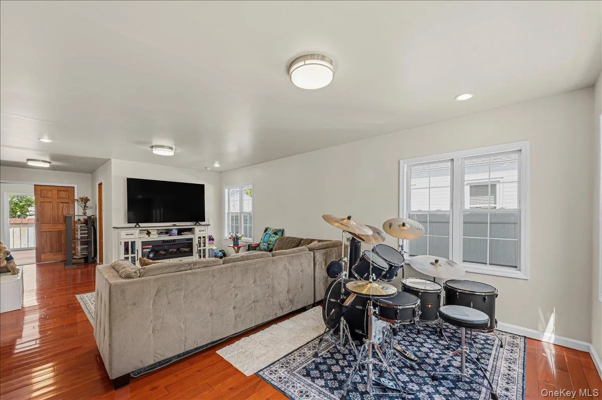 109 Gordon Avenue, North Hempstead, NY, 5 Bedrooms Bedrooms, 10 Rooms Rooms,3 BathroomsBathrooms,Residential,For Rent,Gordon,0,999118 109 Gordon Avenue, North Hempstead, NY, 5 Bedrooms Bedrooms, 10 Rooms Rooms,3 BathroomsBathrooms,Residential,For Rent,Gordon,0,999118