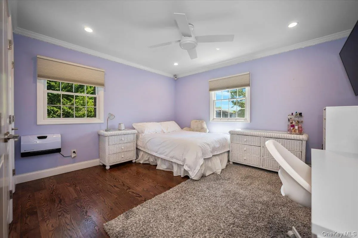 Spacious bedroom Spacious bedroom