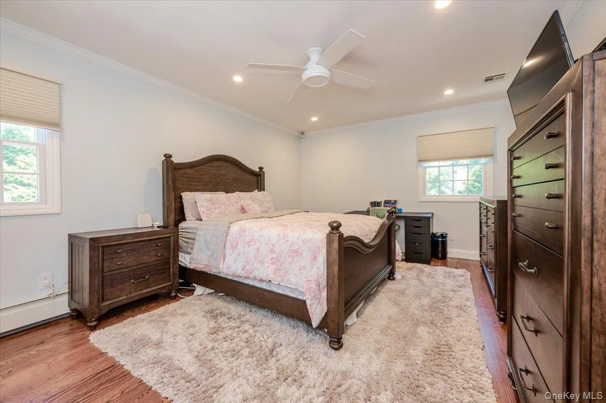 Spacious bedroom Spacious bedroom